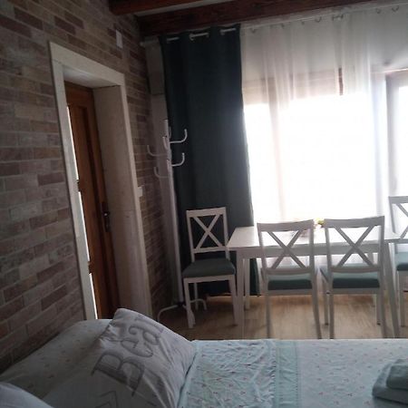 Studio Apartman Luka Stari Grad Kültér fotó